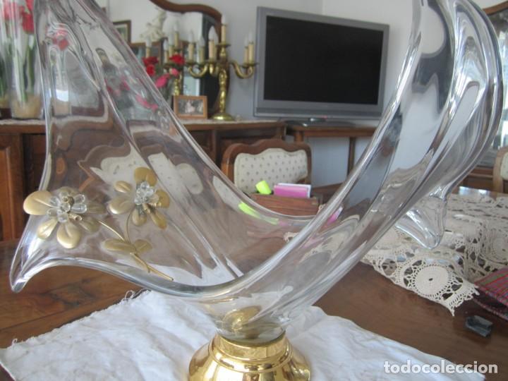 Antig&uuml;edades: Jarron en forma de alas de pie dorado - Foto 2