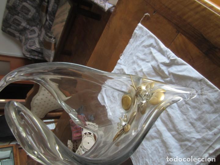 Antig&uuml;edades: Jarron en forma de alas de pie dorado - Foto 3