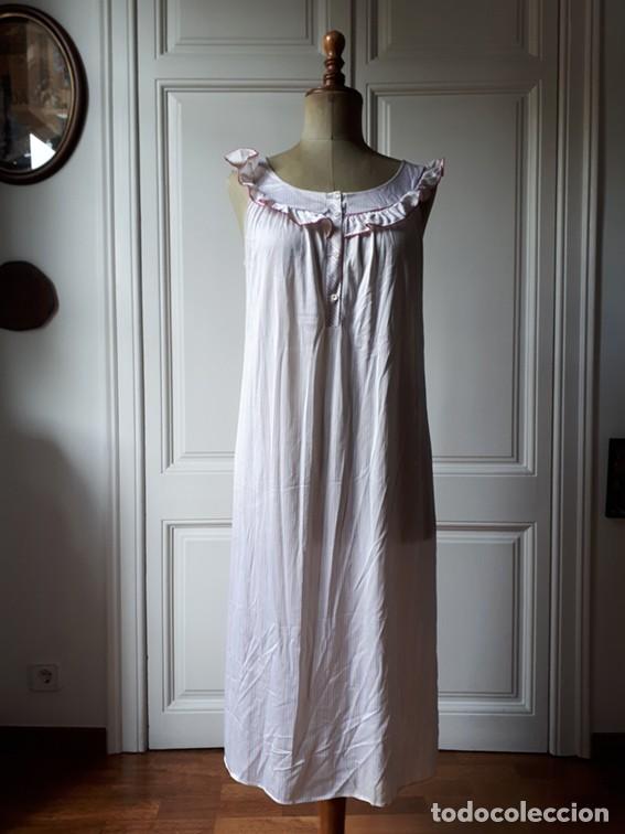 Antig&uuml;edades: CONJUNTO DE BAT&Iacute;N Y CAMIS&Oacute;N MARCA MITJANS, TALLA 44. - Foto 2