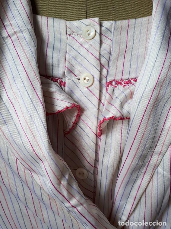 Antig&uuml;edades: CONJUNTO DE BAT&Iacute;N Y CAMIS&Oacute;N MARCA MITJANS, TALLA 44. - Foto 3