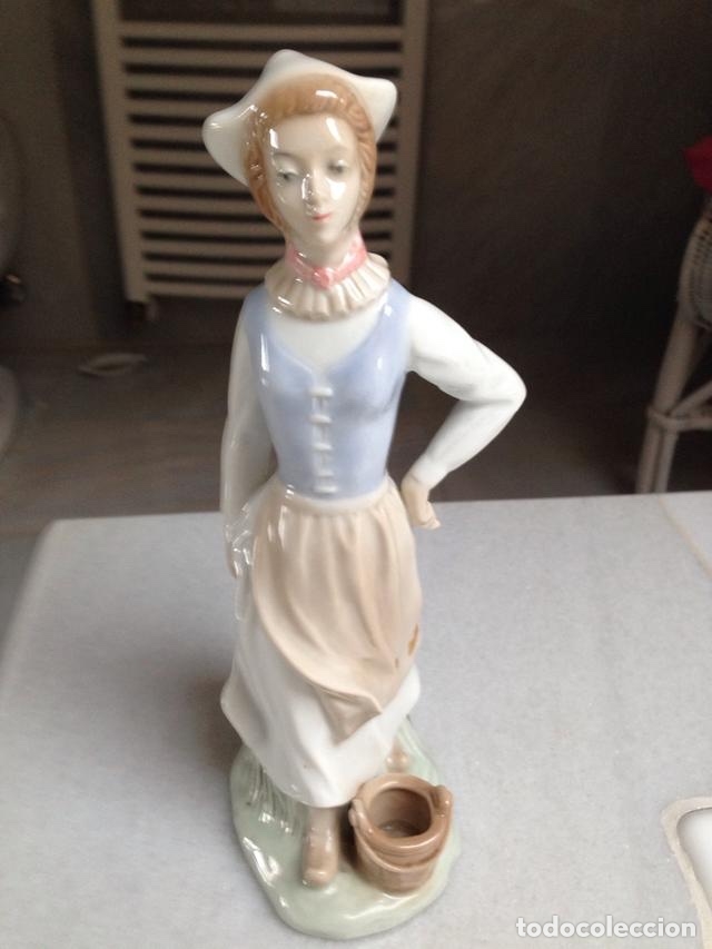 Antig&uuml;edades: Figura de porcelana - Foto 1