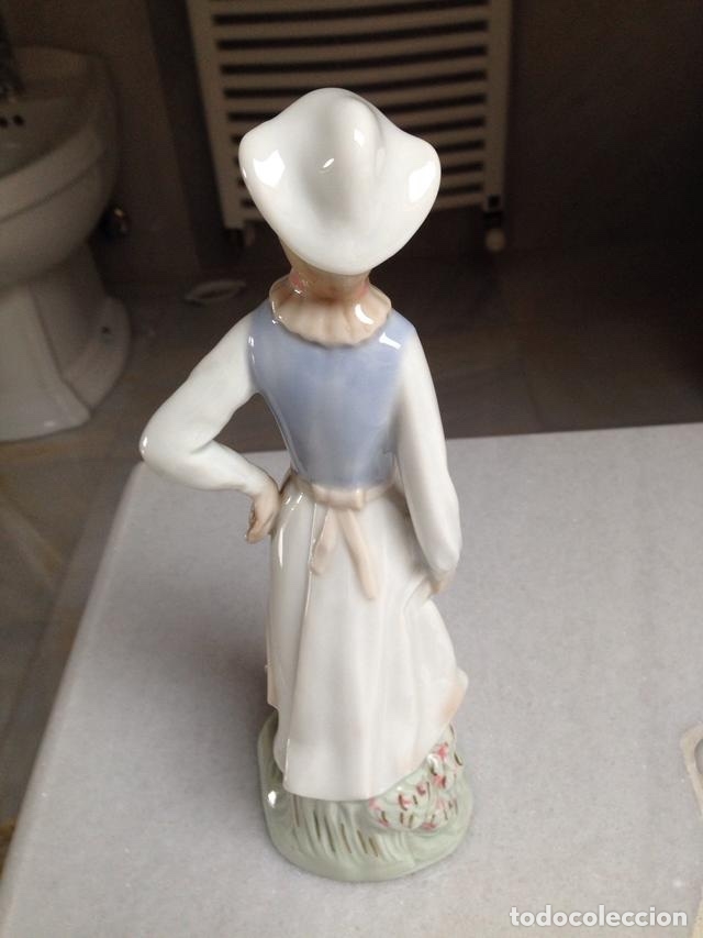 Antig&uuml;edades: Figura de porcelana - Foto 2