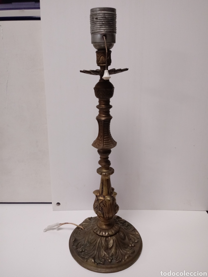 Antig&uuml;edades: Lampara de sobremesa de laton. 43 cm - Foto 1