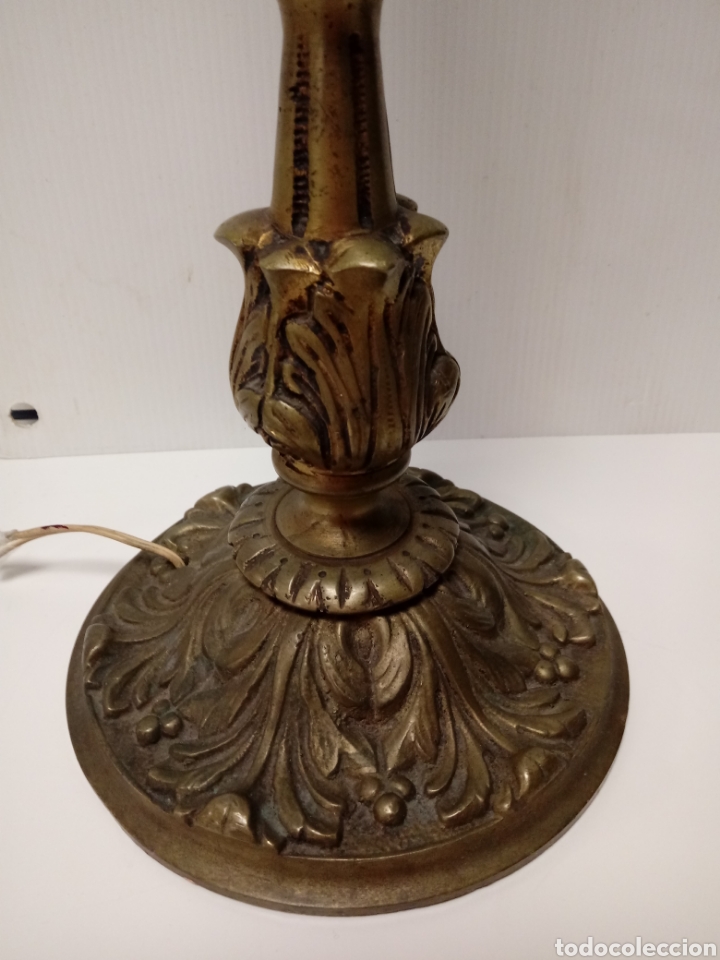 Antig&uuml;edades: Lampara de sobremesa de laton. 43 cm - Foto 2