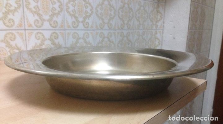 Antig&uuml;edades: BANDEJA CIRCULAR EN METAL PLATEADO - Foto 3