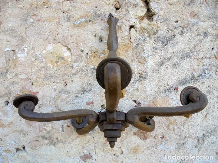 Antig&uuml;edades: L&Aacute;MPARA DE TECHO ART DEC&Oacute; MADERA LABRADA - ELECTRIFICADA - Foto 2