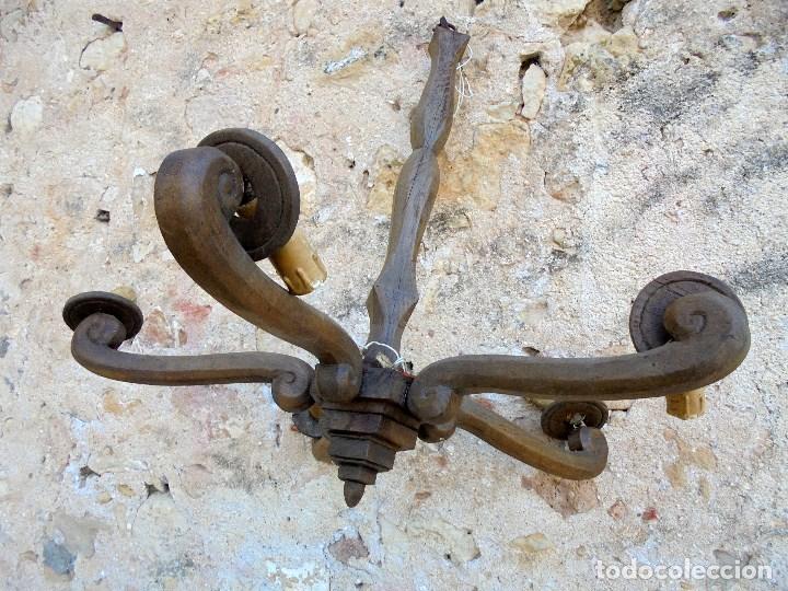 Antig&uuml;edades: L&Aacute;MPARA DE TECHO ART DEC&Oacute; MADERA LABRADA - ELECTRIFICADA - Foto 3