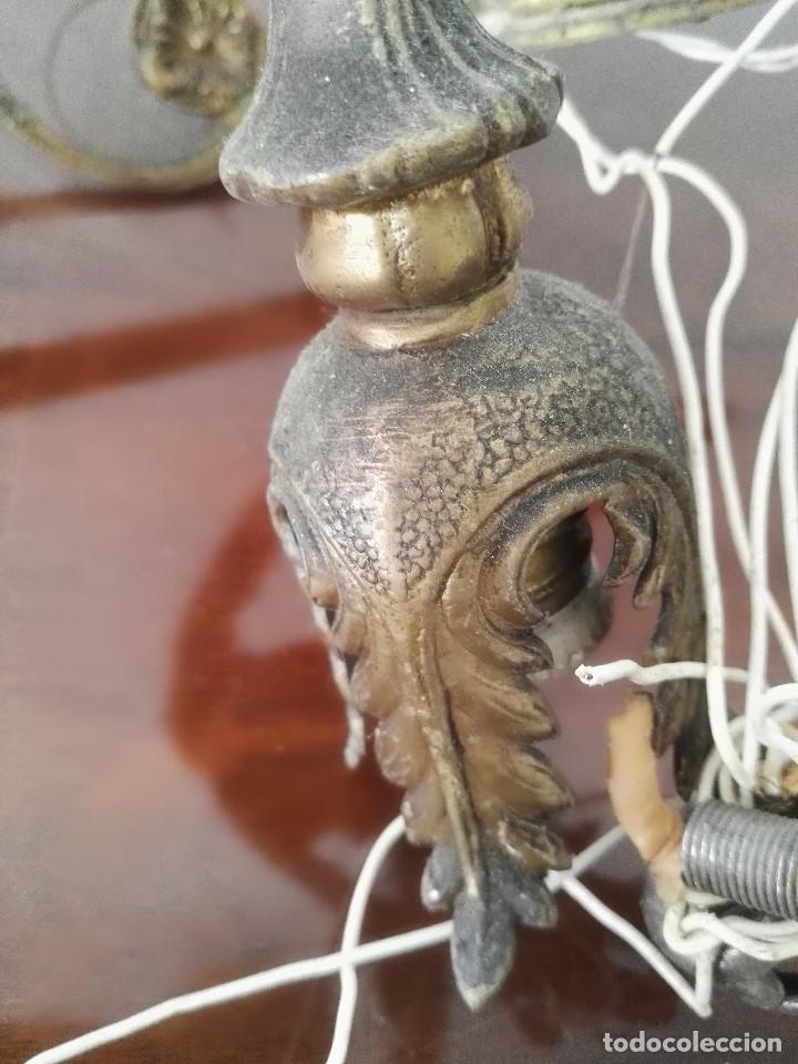 Antig&uuml;edades: Restos de l&aacute;mpara de bronce antigua - Foto 2