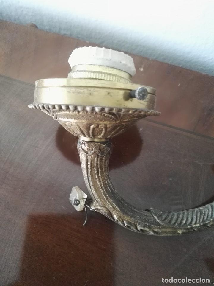 Antig&uuml;edades: Restos de l&aacute;mpara de bronce antigua - Foto 3