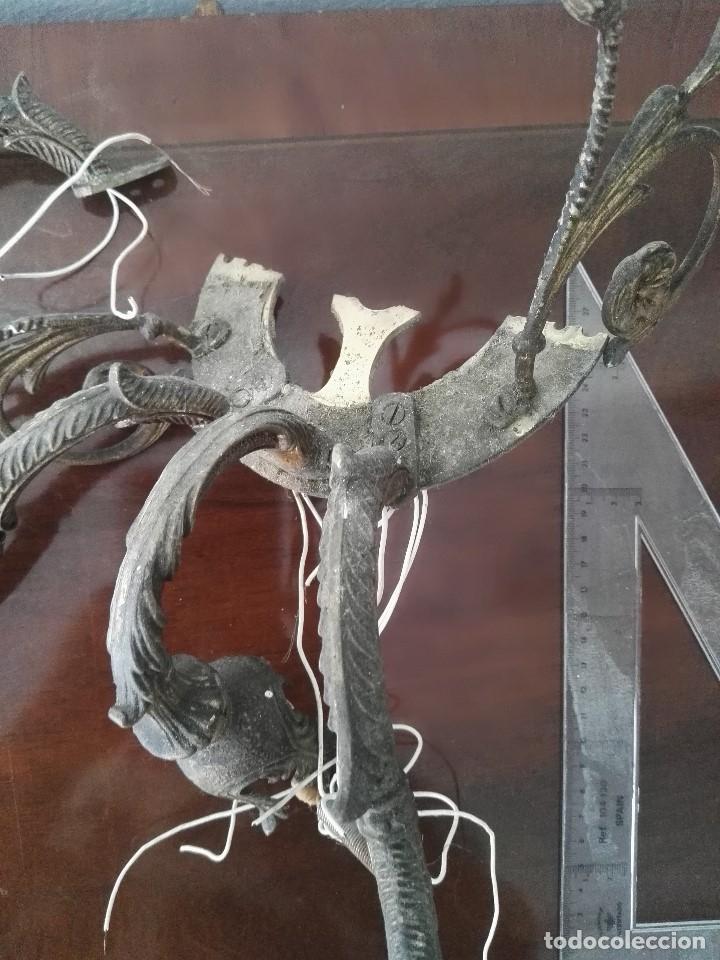 Antig&uuml;edades: Restos de l&aacute;mpara de bronce antigua - Foto 4