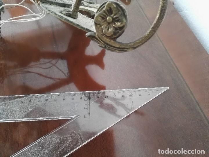 Antig&uuml;edades: Restos de l&aacute;mpara de bronce antigua - Foto 5