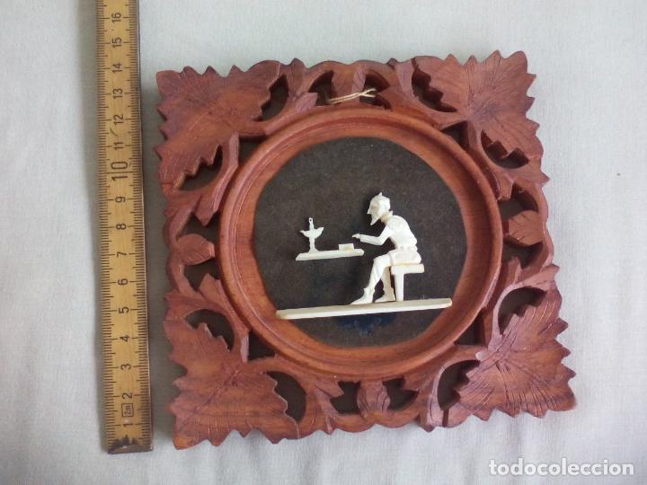 Antiquit&eacute;s: MARCO CON MINIATURA TALLADA CREO QUE EN MARFIL, DE CERVANTES