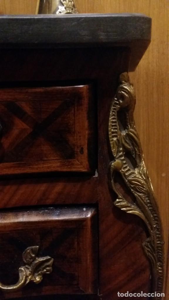 Antig&uuml;edades: Mesita estilo Luis XV, - Foto 2
