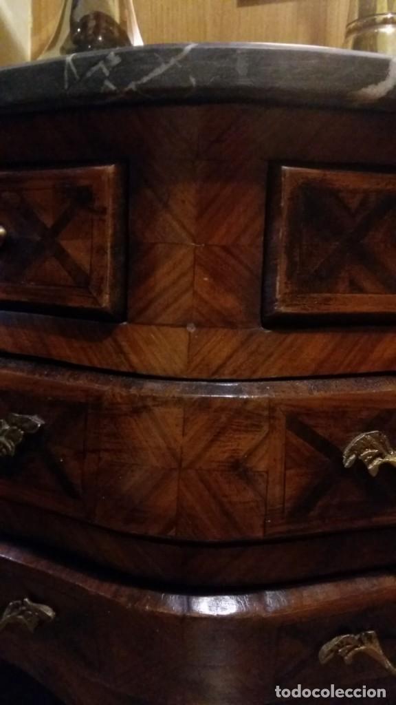 Antig&uuml;edades: Mesita estilo Luis XV, - Foto 3