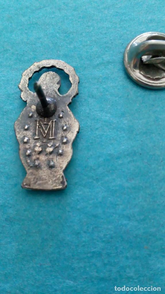 Antig&uuml;edades: Pin plateado de la Virgen Milagrosa - Foto 5
