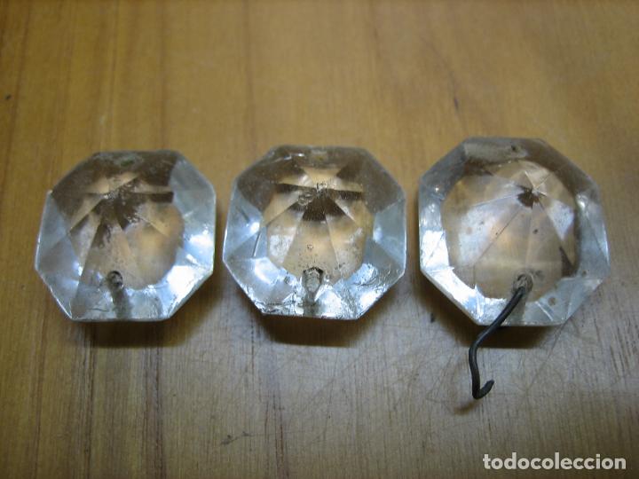 Antiquit&auml;ten: Antigua prisma de lampara de cristal antigua