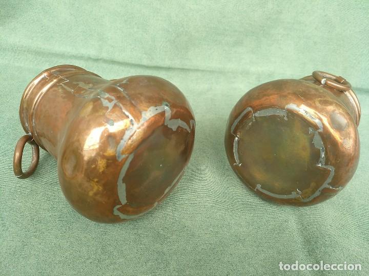 Antig&uuml;edades: 2 PEQUE&Ntilde;OS JARRONES DE COBRE CON ASAS - Foto 3