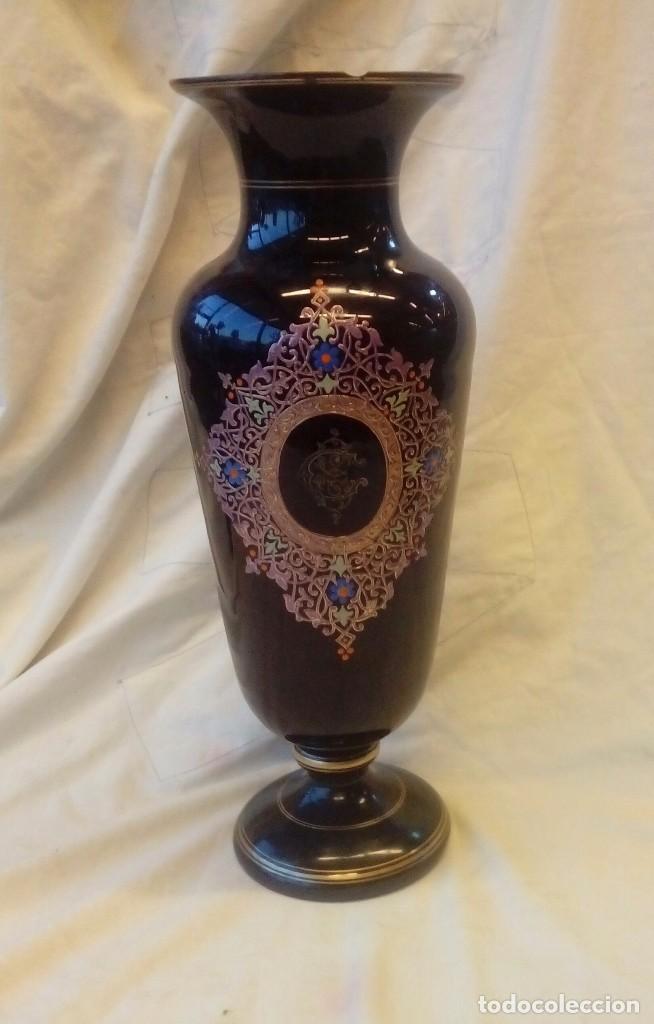 Antig&uuml;edades: Florero de opalina negro isabelino - Foto 1