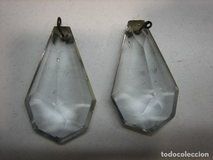 Antig&uuml;edades: Antiguas l&aacute;grimas en cristal tallado de lampara de cristal antigua.