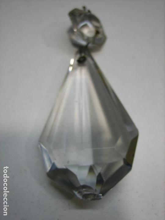 Antig&uuml;edades: Antiguas l&aacute;grimas en cristal tallado de lampara de cristal antigua.