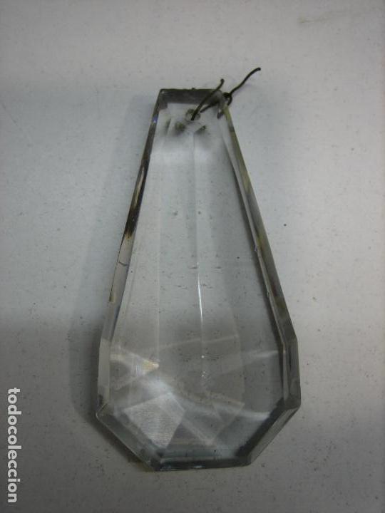 Antig&uuml;edades: Antiguas l&aacute;grimas en cristal tallado de lampara de cristal antigua.