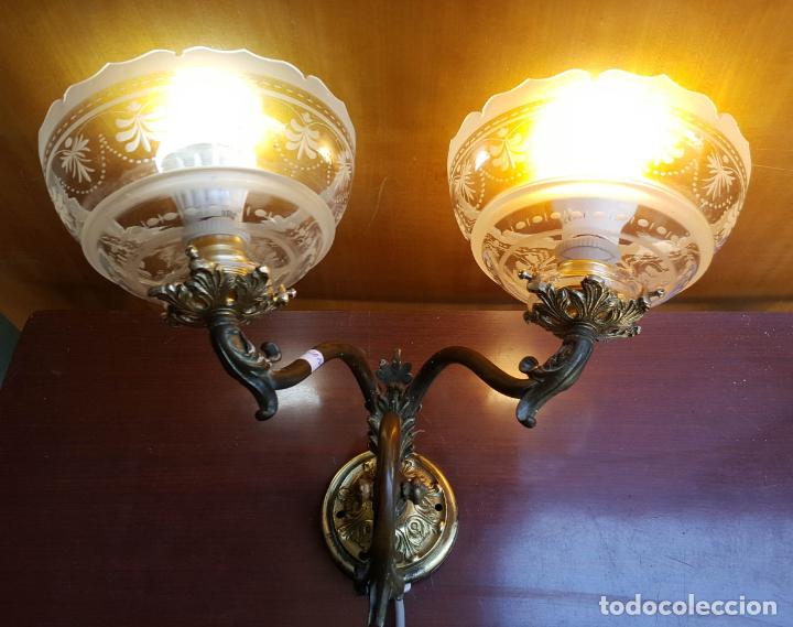 Antig&uuml;edades: APLIQUE DE DOS LUCES, MODERNISTA DE BRONCE - Foto 6