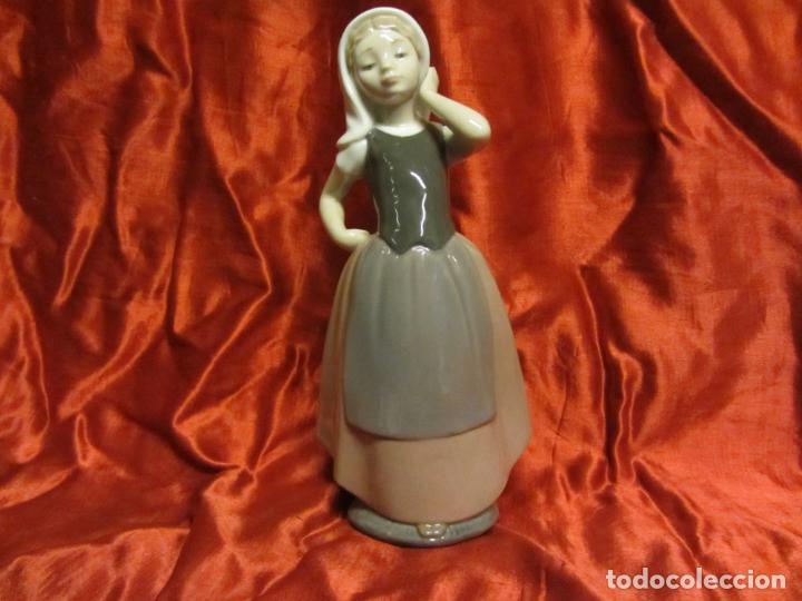 Antig&uuml;edades: LLADRO, JOVEN CAMPESINA - Foto 1