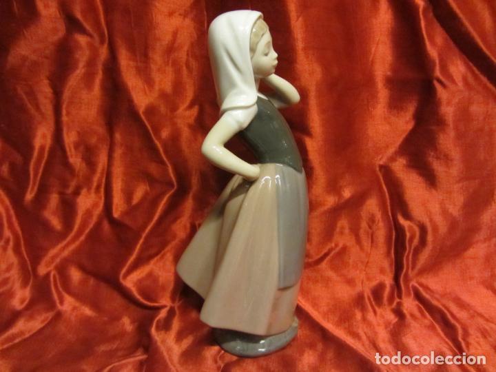 Antig&uuml;edades: LLADRO, JOVEN CAMPESINA - Foto 2
