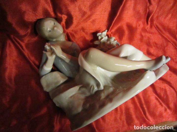 Antig&uuml;edades: LLADRO, JOVEN DESHOJANDO FLOR - Foto 7
