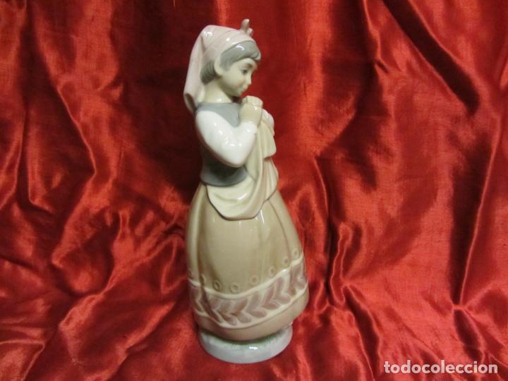 Antig&uuml;edades: LLADRO, NI&Ntilde;A CAMPESINA - Foto 2
