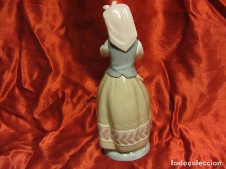 Antig&uuml;edades: LLADRO, NI&Ntilde;A CAMPESINA - Foto 3