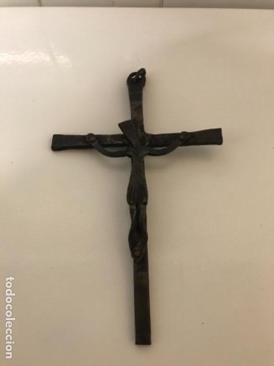Antig&uuml;edades: Crucifijo, foja - Foto 1