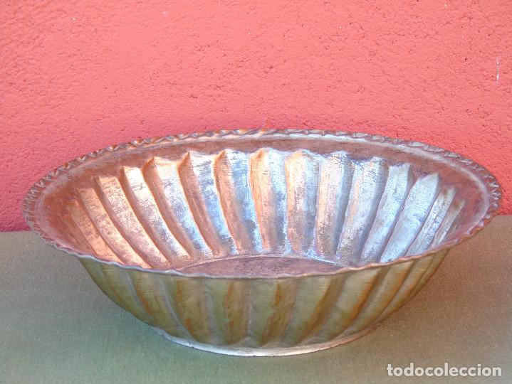 Antig&uuml;edades: FUENTE DE COBRE ANTIGUO. 28CM - Foto 2