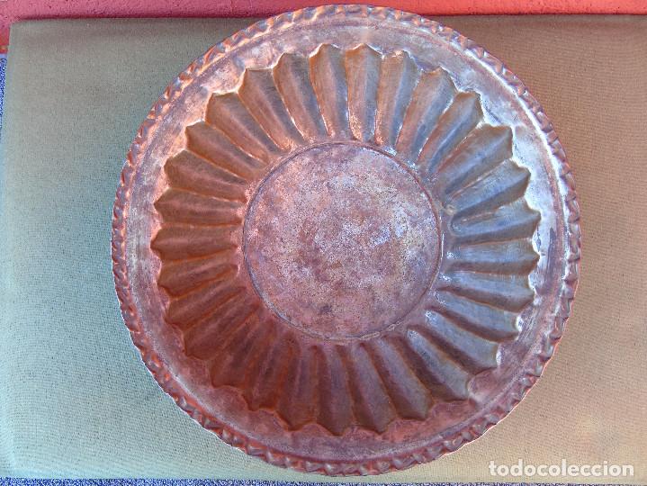 Antig&uuml;edades: FUENTE DE COBRE ANTIGUO. 28CM - Foto 4