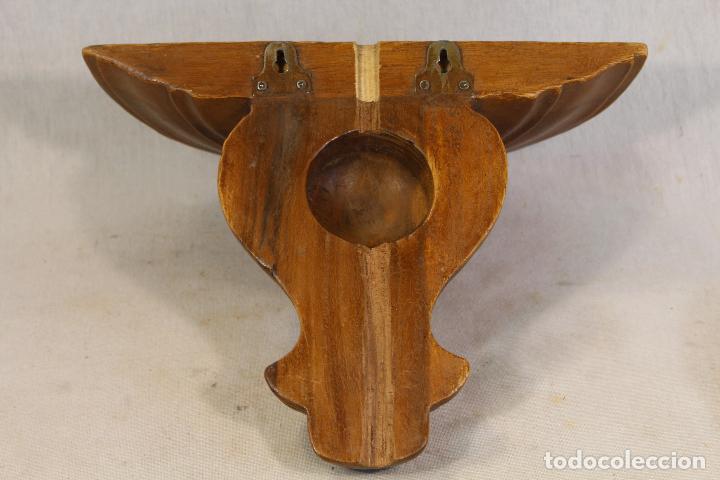 Antig&uuml;edades: mensula tallada en madera - Foto 2