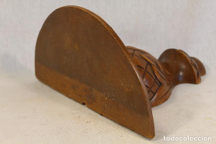 Antig&uuml;edades: mensula tallada en madera - Foto 3