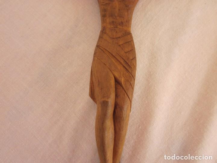 Antig&uuml;edades: Crucifijo con talla de madera - Foto 4