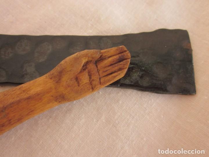 Antig&uuml;edades: Crucifijo con talla de madera - Foto 7