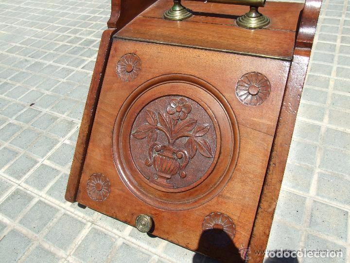 Antig&uuml;edades: CARBONERA INGLESA DE CAOBA CON TALLA - Foto 1