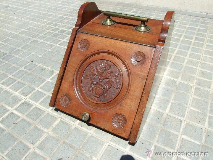 Antig&uuml;edades: CARBONERA INGLESA DE CAOBA CON TALLA - Foto 2