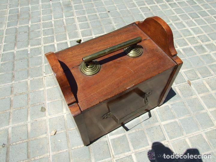 Antig&uuml;edades: CARBONERA INGLESA DE CAOBA CON TALLA - Foto 4