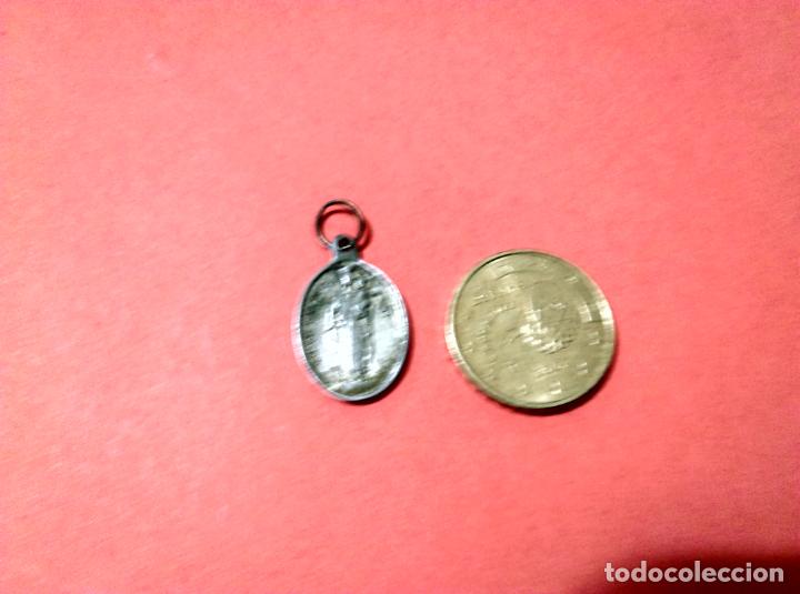 Antig&uuml;edades: Antigua medalla religiosa - Foto 2