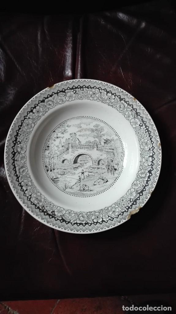 Antig&uuml;edades: Plato hondo de Vargas Segovia - Foto 1