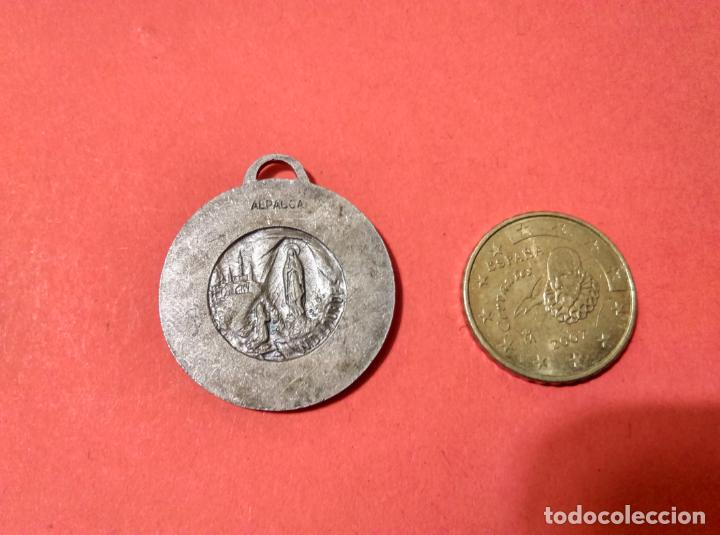 Antig&uuml;edades: Antigua medalla religiosa - Foto 2