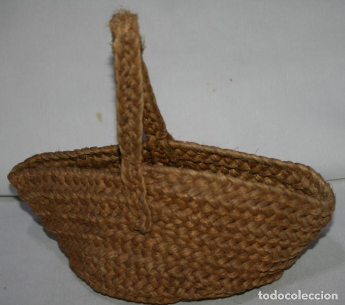Antig&uuml;edades: CESTA VINTAGE DE ESPARTO CON ASA - Foto 1