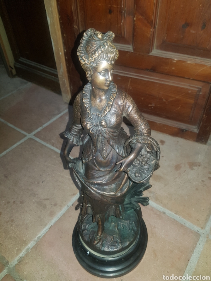 Antig&uuml;edades: Escultura en bronce de mujer - Foto 1