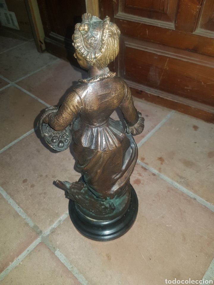 Antig&uuml;edades: Escultura en bronce de mujer - Foto 2