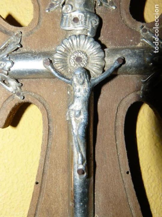 Antig&uuml;edades: CRUCIFIJO CON BENDITERA - Foto 3