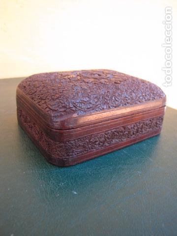 Antig&uuml;edades: Caja joyero en madera. Muy labrada - Foto 1