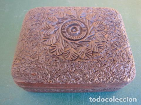 Antig&uuml;edades: Caja joyero en madera. Muy labrada - Foto 2